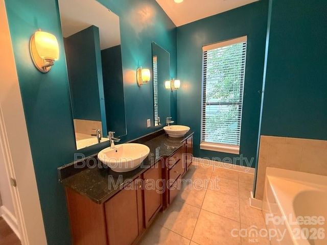 904 Warren Burgess Lane, Charlotte, NC 28205