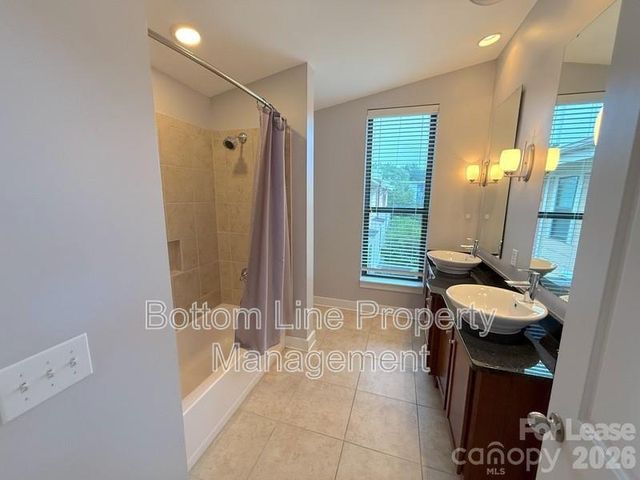 904 Warren Burgess Lane, Charlotte, NC 28205