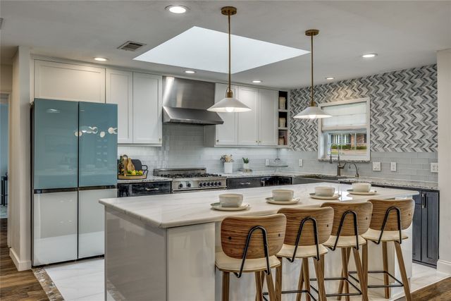 7148 Roundrock Road, Dallas, TX 75248