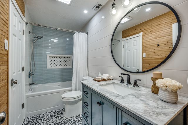 7148 Roundrock Road, Dallas, TX 75248