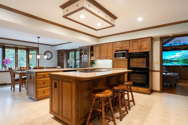 1790 Kelly LANE, Brookfield, WI 53045