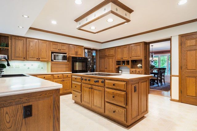 1790 Kelly LANE, Brookfield, WI 53045