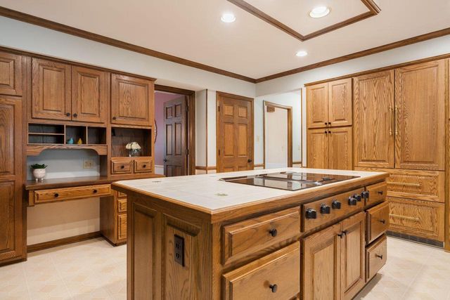 1790 Kelly LANE, Brookfield, WI 53045