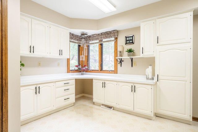 1790 Kelly LANE, Brookfield, WI 53045