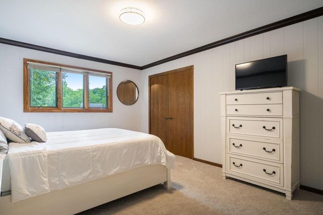 1790 Kelly LANE, Brookfield, WI 53045