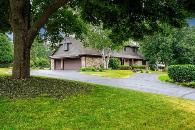 1790 Kelly LANE, Brookfield, WI 53045