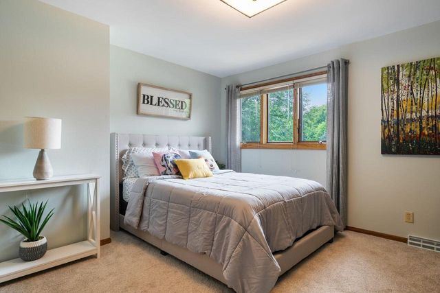 1790 Kelly LANE, Brookfield, WI 53045