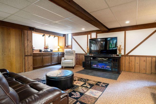 1790 Kelly LANE, Brookfield, WI 53045