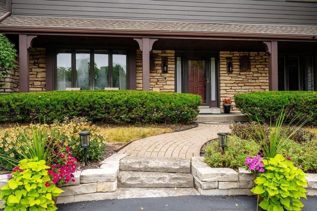 1790 Kelly LANE, Brookfield, WI 53045