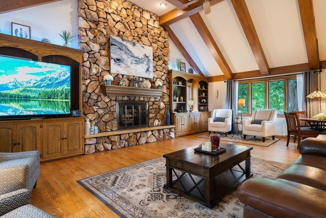 1790 Kelly LANE, Brookfield, WI 53045