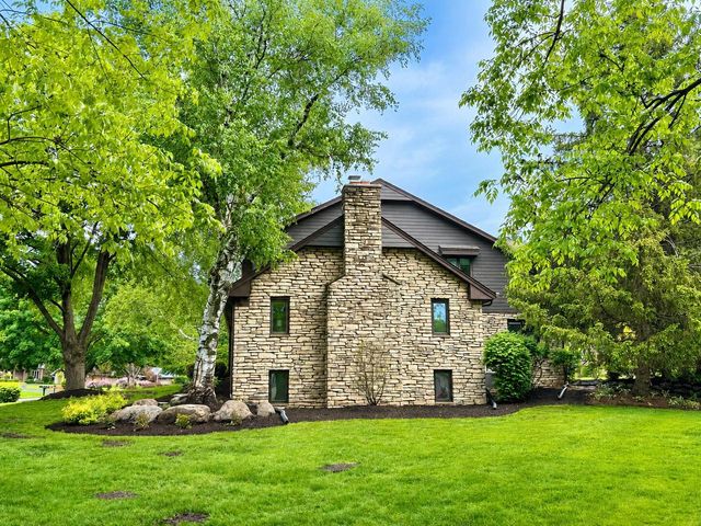 1790 Kelly LANE, Brookfield, WI 53045