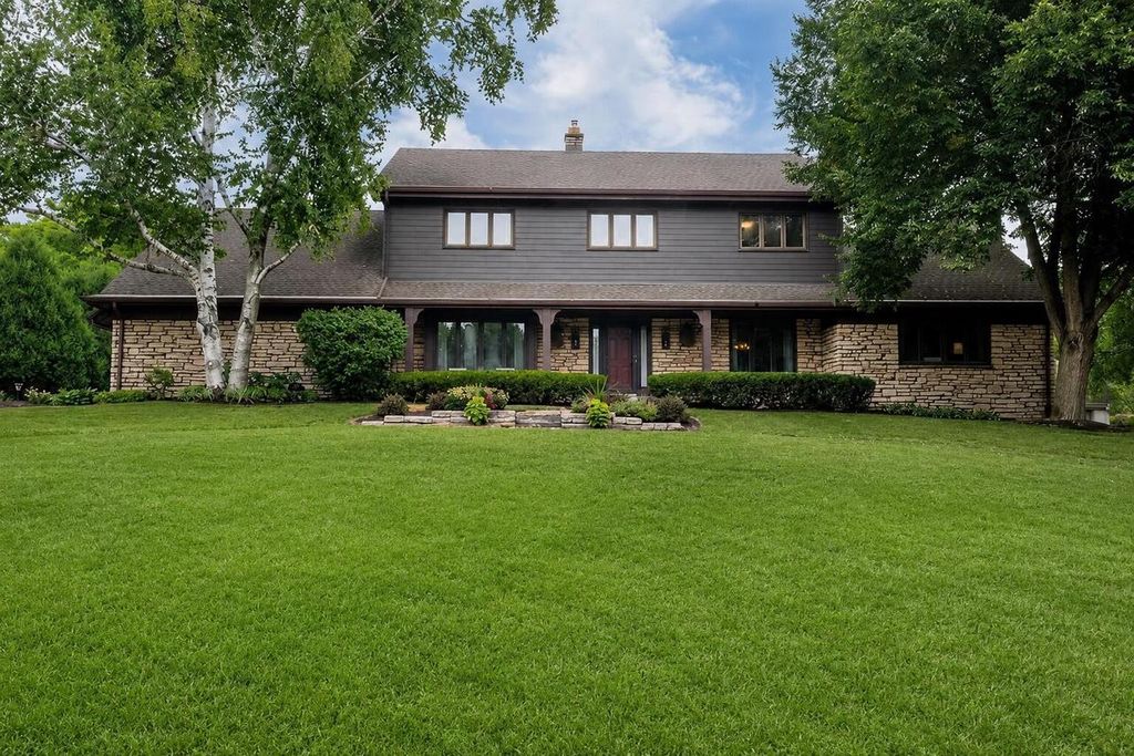 1790 Kelly LANE, Brookfield, WI 53045