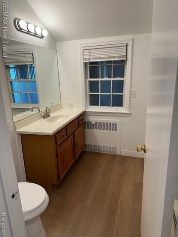 4510 W Maple Road, Bloomfield Hills, MI 48301