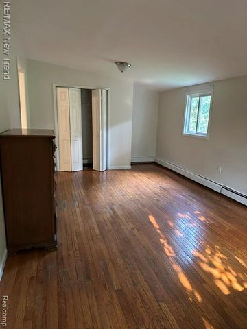 4510 W Maple Road, Bloomfield Hills, MI 48301