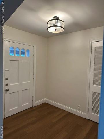 4510 W Maple Road, Bloomfield Hills, MI 48301