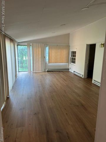 4510 W Maple Road, Bloomfield Hills, MI 48301