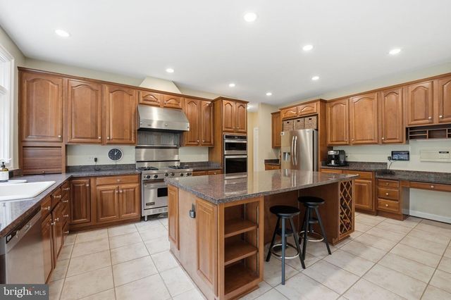 2207 ARYNESS DR, Vienna, VA 22181