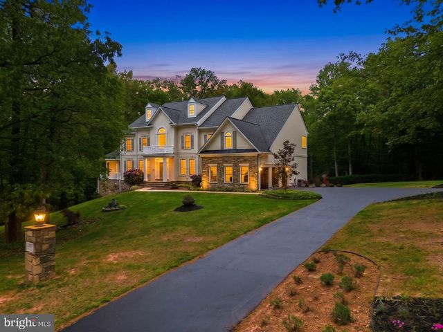 2207 ARYNESS DR, Vienna, VA 22181