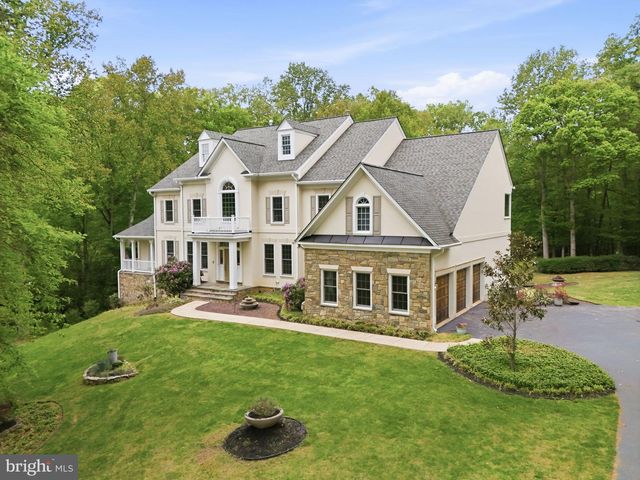 2207 ARYNESS DR, Vienna, VA 22181
