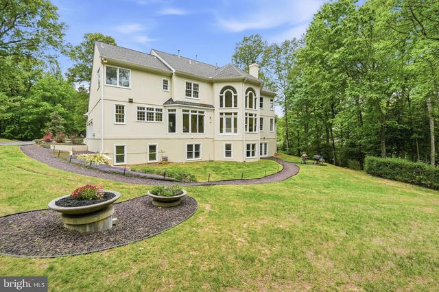 2207 ARYNESS DR, Vienna, VA 22181