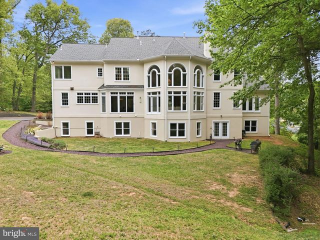 2207 ARYNESS DR, Vienna, VA 22181