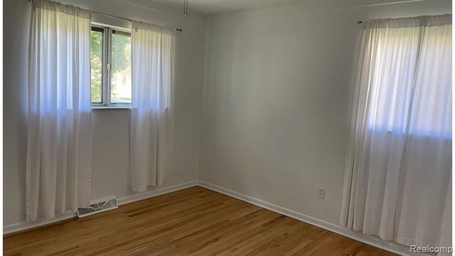 1075 Lalond Avenue, Waterford, MI 48327