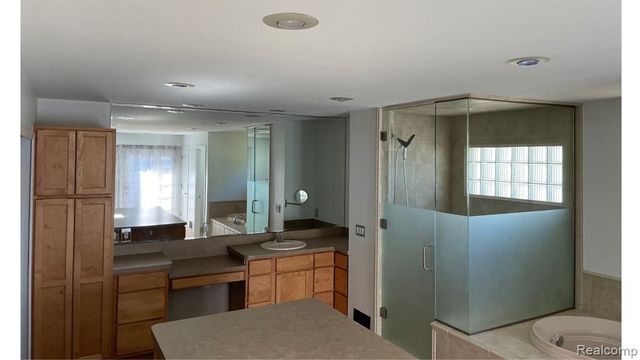 1075 Lalond Avenue, Waterford, MI 48327