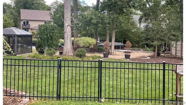 1075 Lalond Avenue, Waterford, MI 48327