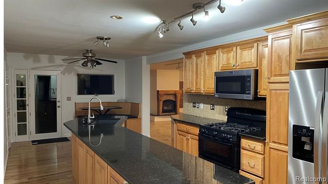 1075 Lalond Avenue, Waterford, MI 48327