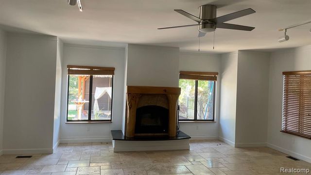 1075 Lalond Avenue, Waterford, MI 48327