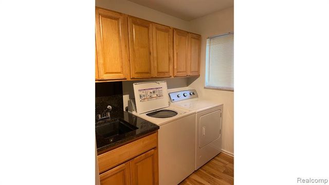 1075 Lalond Avenue, Waterford, MI 48327