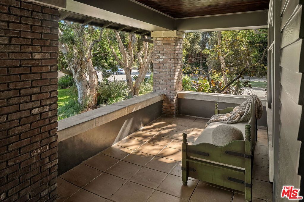 405 Palisades Avenue, Santa Monica, CA 90402 — photo 2