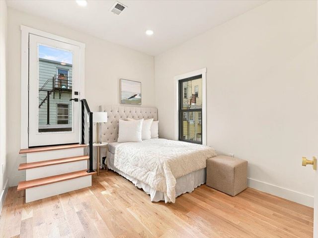 7 PIERCE AVE, Jc, Heights, NJ 07307
