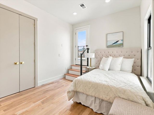 7 PIERCE AVE, Jc, Heights, NJ 07307
