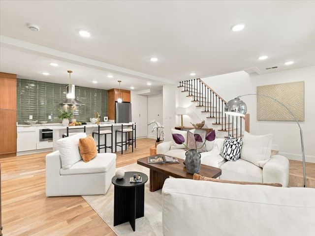7 PIERCE AVE, Jc, Heights, NJ 07307