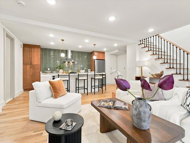 7 PIERCE AVE, Jc, Heights, NJ 07307