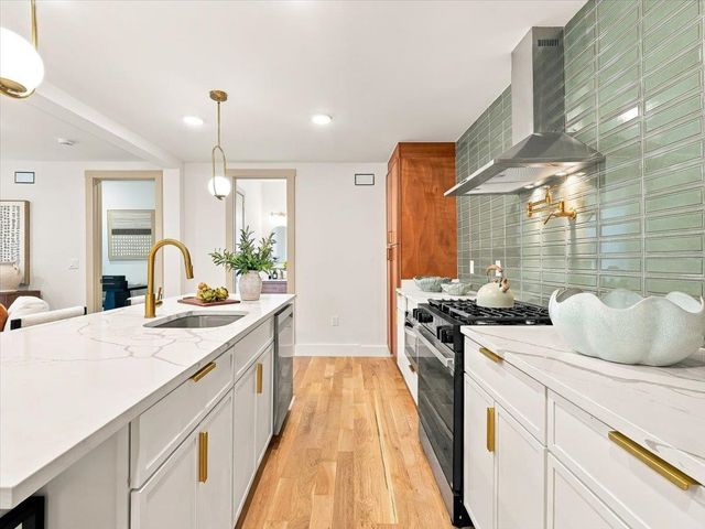 7 PIERCE AVE, Jc, Heights, NJ 07307