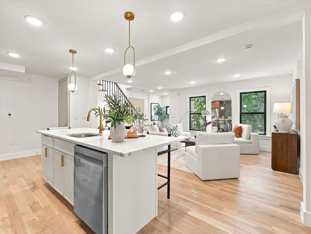 7 PIERCE AVE, Jc, Heights, NJ 07307