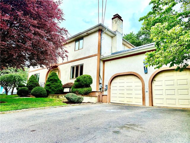 74 Plymouth Road, East Providence, RI 02914