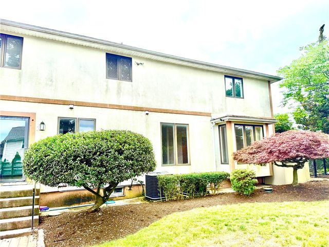 74 Plymouth Road, East Providence, RI 02914