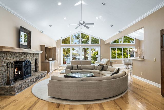 1370 Heathers Cove Circle, Hiawassee, GA 30546