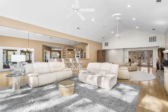 1370 Heathers Cove Circle, Hiawassee, GA 30546