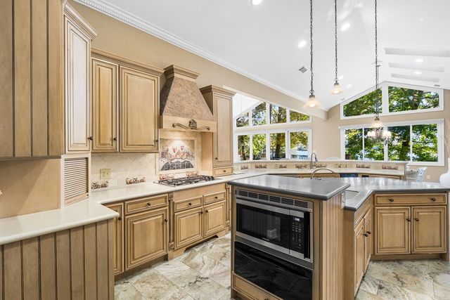 1370 Heathers Cove Circle, Hiawassee, GA 30546