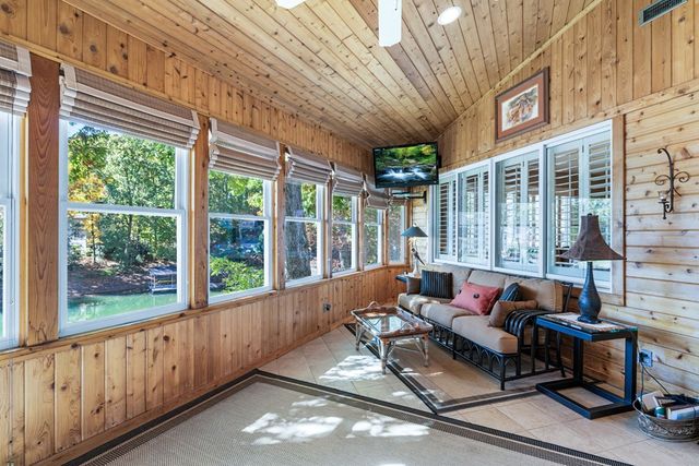 1370 Heathers Cove Circle, Hiawassee, GA 30546