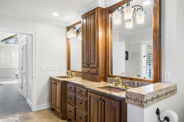 1370 Heathers Cove Circle, Hiawassee, GA 30546