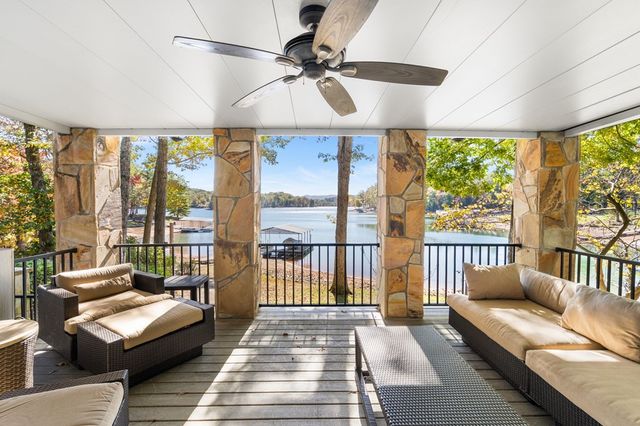 1370 Heathers Cove Circle, Hiawassee, GA 30546