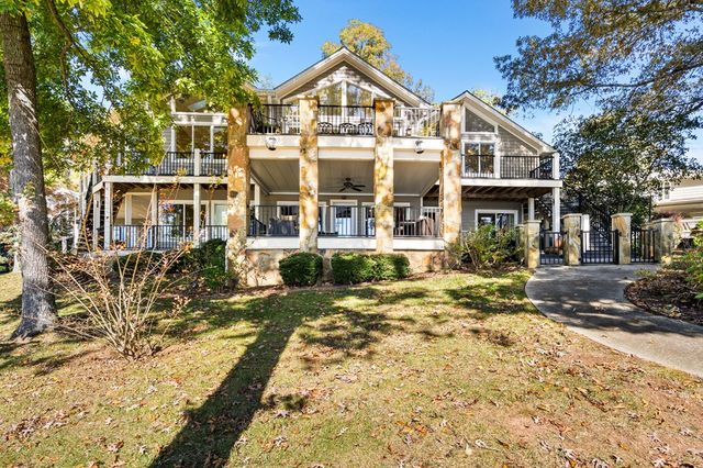1370 Heathers Cove Circle, Hiawassee, GA 30546