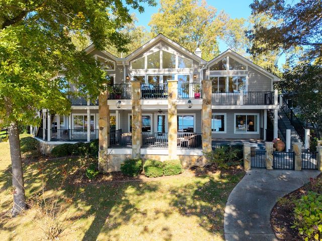 1370 Heathers Cove Circle, Hiawassee, GA 30546