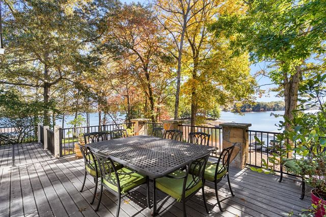 1370 Heathers Cove Circle, Hiawassee, GA 30546