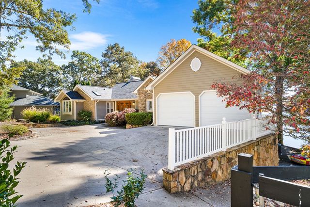 1370 Heathers Cove Circle, Hiawassee, GA 30546